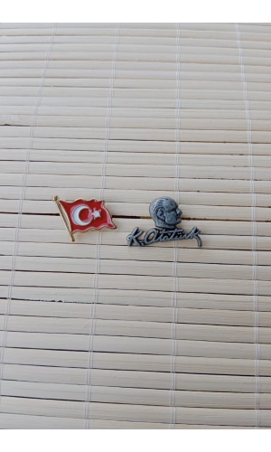 2 Adet Dalgalanan Bayrak Siyah Ataturk siluetli imzali Sarrafiyeli taki ceket yaka ignesi yaka rozeti