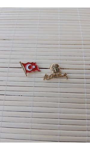 2 Adet Dalgalanan Bayrak ve Sari Ataturk siluetli imzali Sarrafiyeli taki ceket yaka ignesi yaka rozeti
