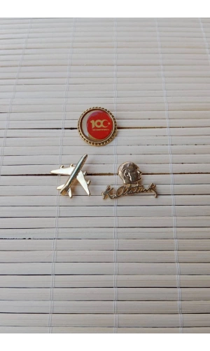 3 Adet 100. yil Sari renkli ucak maketli K.Ataturk siluetli imzali Sarrafiyeli taki ceket yaka ignesi yaka rozeti