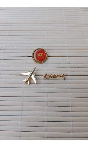 3 Adet 100.yil Sari renkli ucak maketli K.Ataturk imzali Sarrafiyeli Taki ceket yaka ignesi yaka rozeti