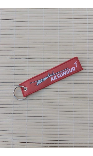 aksungur istikbal goklerdedir yazili kirmizi beyaz nakis islemeli bez anahtarlik