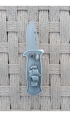 Beyaz Renkli Kabartmali Cok Fonksiyonlu Korsan Gemisi Modelli Emniyetli Dugmeli Bicakli Purmuz Cakmak