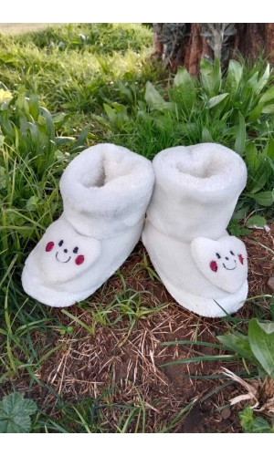 beyaz renkli kalpli gulen yuz model ici pelus pamuklu organik hafif taban ortopedik cocuk patik panduf