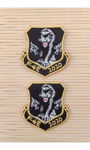 f 4e 2020 yazili ucak ve kaplan logolu siyah zemin nakis islemeli arma pec patch