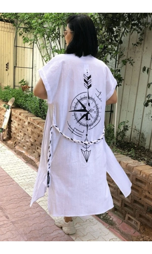 geleneksel tahta baski keten dokuma beyaz renkli pusula desenli baskili kisa kollu plaj elbisesi gomlek