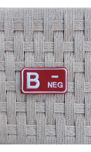 kirmizi kadife zemin beyaz nakis islemeli B - neg kan gruplu arma patch pec