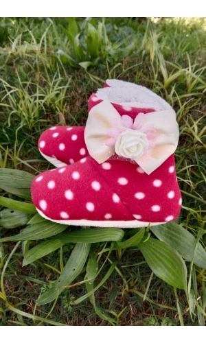 kirmizi renkli fiyonklu cicekli beyaz gul modeli ici pamuklu organik hafif taban ortopedik cocuk bebek ilkadim patik panduf