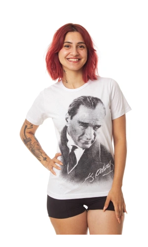 kisa kollu dijital baskili beyaz siyah ataturk resimli imzali cocuk tisort