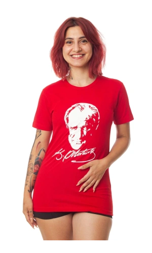 Kisa kollu dijital baskili kirmizi beyaz ataturk resimli imzali Tisort