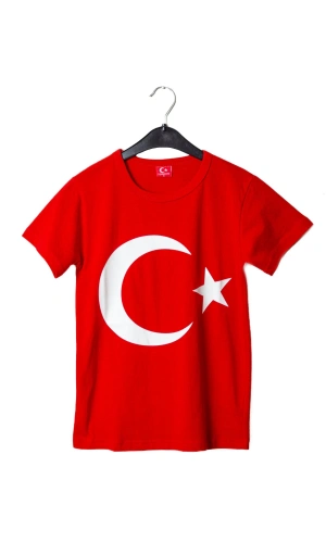 kisa kollu dijital baskili kirmizi beyaz ayyildiz cocuk tisort