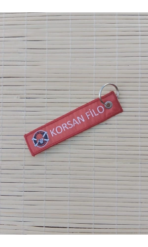 korsan filo yazili kirmizi beyaz nakis islemeli bez anahtarlik