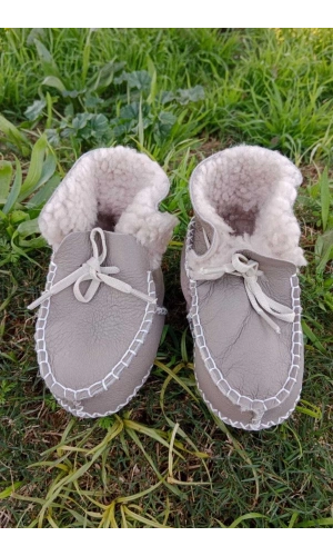 kum renkli hakiki kuzu derisi bagcikli ici polarli organik ortopedik cocuk bebek ilkadim bagcikli patik kanvas sneaker casual deri ayakkabi