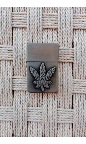 Metalik Renkli Marijuana Amblemli Kabartmali Benzinli Zippo Cakmak