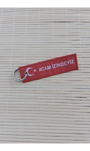 mustafa kemal ataturk imzali atam izindeyiz yazili kirmizi beyaz nakis islemeli bez anahtarlik