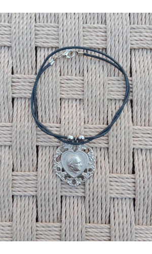 Ozel Tasarim Beyaz Renkli Kalp Kabartmali Ataturk Siluetli Paslanmaz Celik Kolye