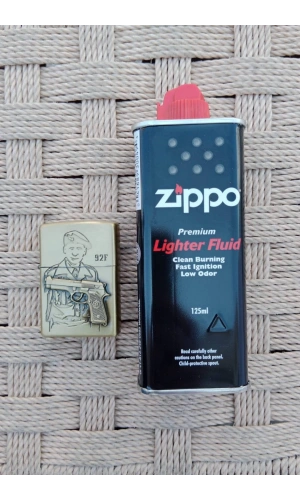 Ozel Tasarim Sari renkli 92F Tabancali asker kabartmali word A gun yazili mermi ve hedef tahtali premium zippo Cakmak