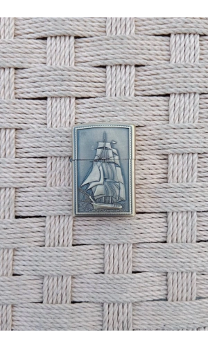 Ozel Tasarim Sari renkli Savas Gemili kabartmali zippo Cakmak