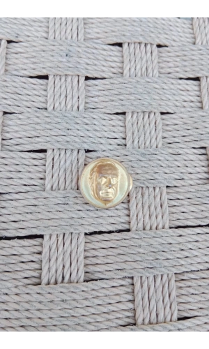 Sari Dokum Ataturk kabartma siluetli yuvarlak ceket yaka ignesi yaka rozeti