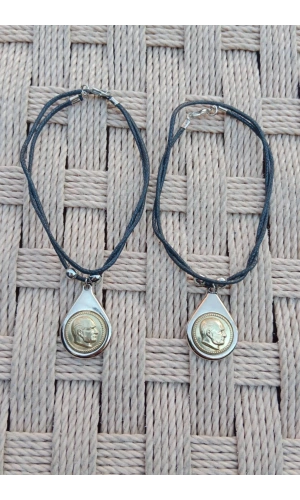 Sari Renkli Ataturk Siluetli Kabartmali Ozel Tasarimli Paslanmaz Celik Kolye