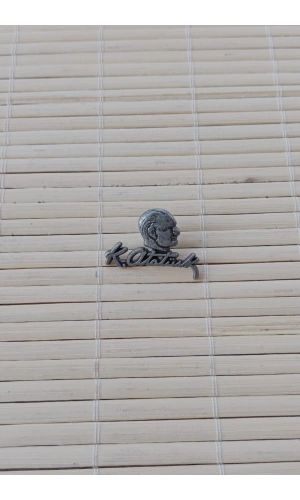 siyah renkli ataturk siluetli imzali ceket yaka ignesi yaka rozeti