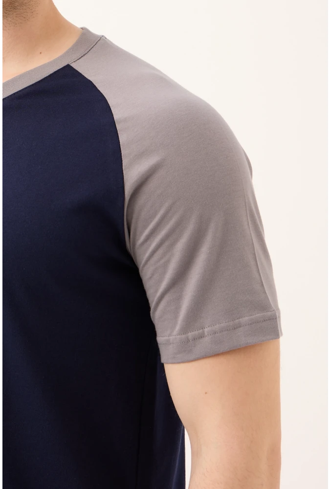 Altena V Neck T-Shirt
