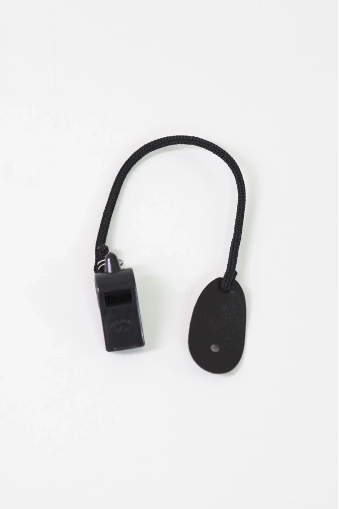 Kordonlu Dayanıklı Siyah Düdük Acil Durum ve Güvenlik Kullanımı