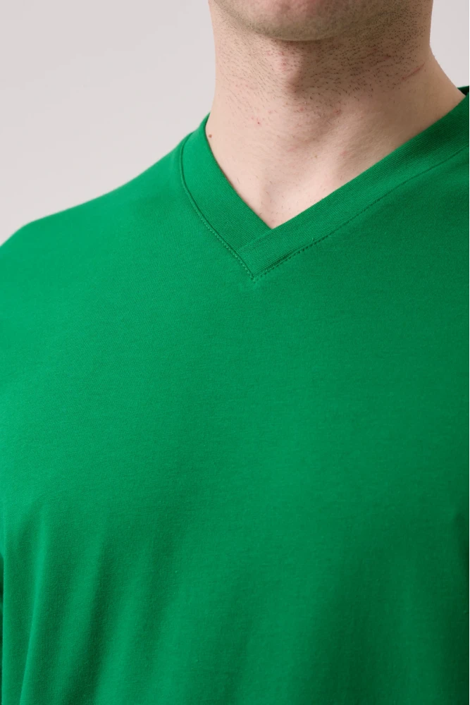 Galanthus V Yaka T-Shirt - Nefes Alabilir, Rahat ve Şık Tasarım