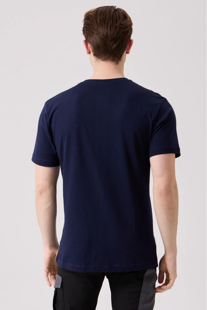 Galanthus V Yaka T-Shirt - Nefes Alabilir, Rahat ve Şık Tasarım