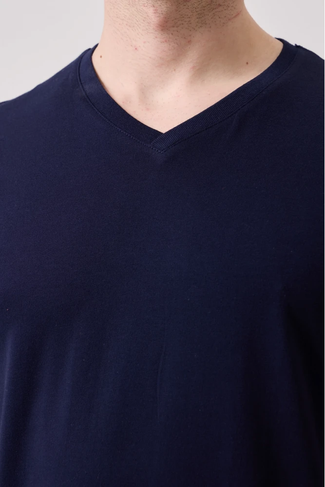 Galanthus V Yaka T-Shirt - Nefes Alabilir, Rahat ve Şık Tasarım