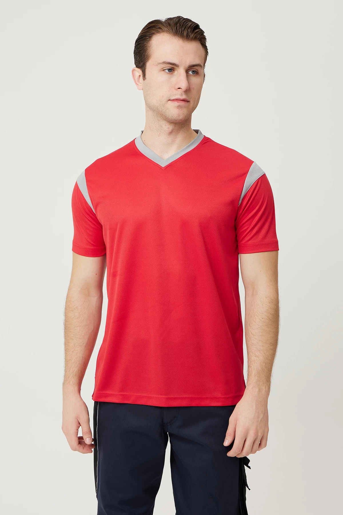 Allium V Yaka Tişört Nefes Alabilir Esnek ve Şık İş ve Günlük Kullanım İçin