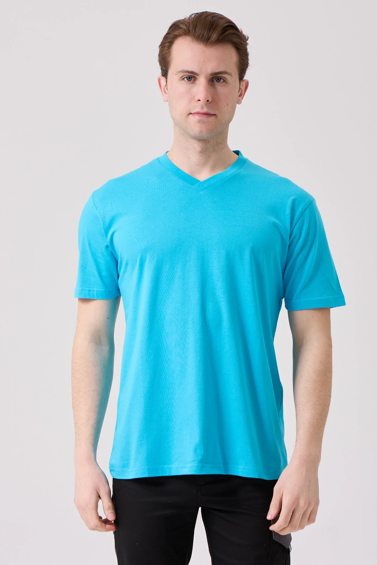 Galanthus V Yaka T-Shirt - Nefes Alabilir, Rahat ve Şık Tasarım