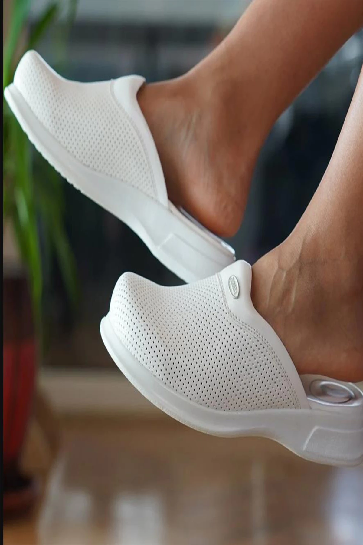 Prodexy EKO Unisex Terlik – Şık ve Rahat Seçenek, Siyah ve Beyaz Renklerle Stilinizi Tamamlayın