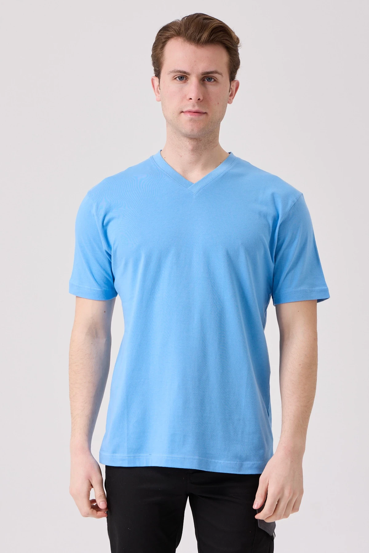 Galanthus V Yaka T-Shirt - Nefes Alabilir, Rahat ve Şık Tasarım