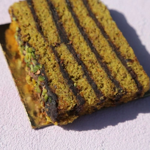 Ketojenik Fıstıklı Çikolatalı Dilim Pasta