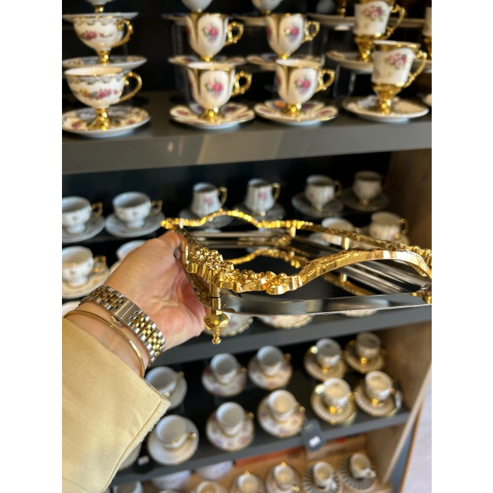 Ayaklı sunum tepsisi