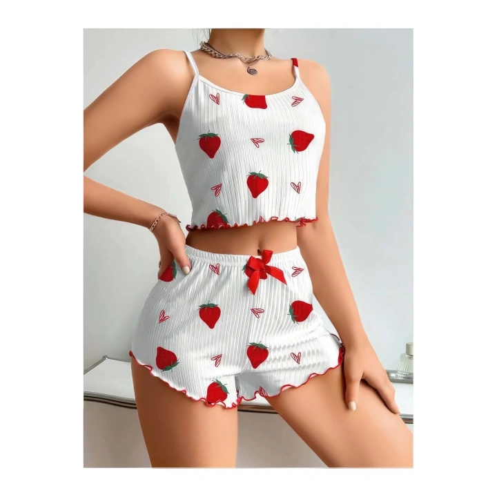 Beyaz Çilek Desenli Kadın Şortlu Pijama Takımı