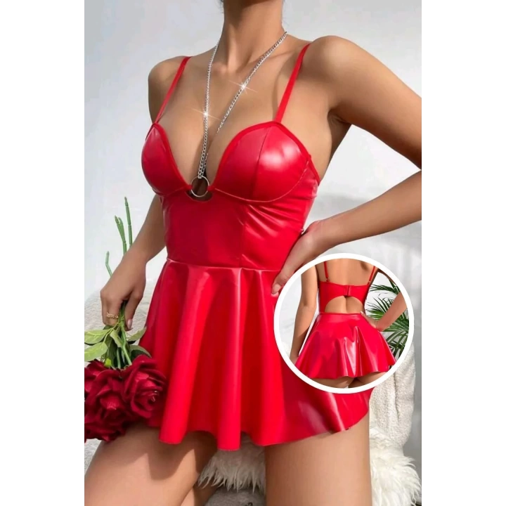 Kırmızı Zincir Detaylı Suni Deri Pileli Gece Elbise