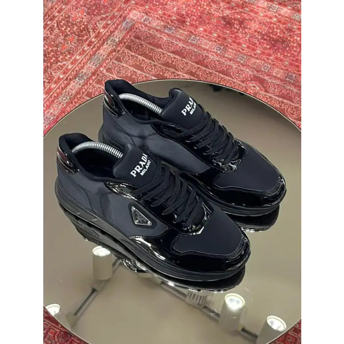 PRADA MİLANO SİYAH