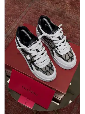 VALENTİNO GARAVANİ GRAY