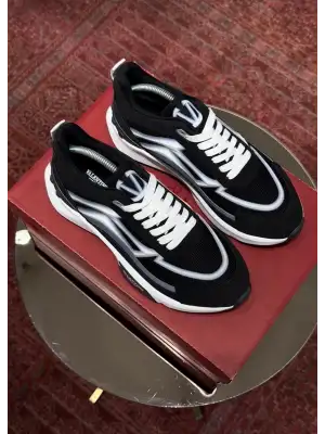 VALENTİNO GARAVANİ İMPORTEND