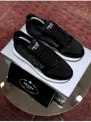 PRADA MİLANO SİYAH BEYAZ