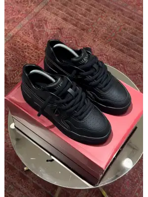 VALENTİNO GARAVANİ SİYAH