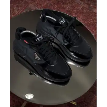 PRADA MİLANO
