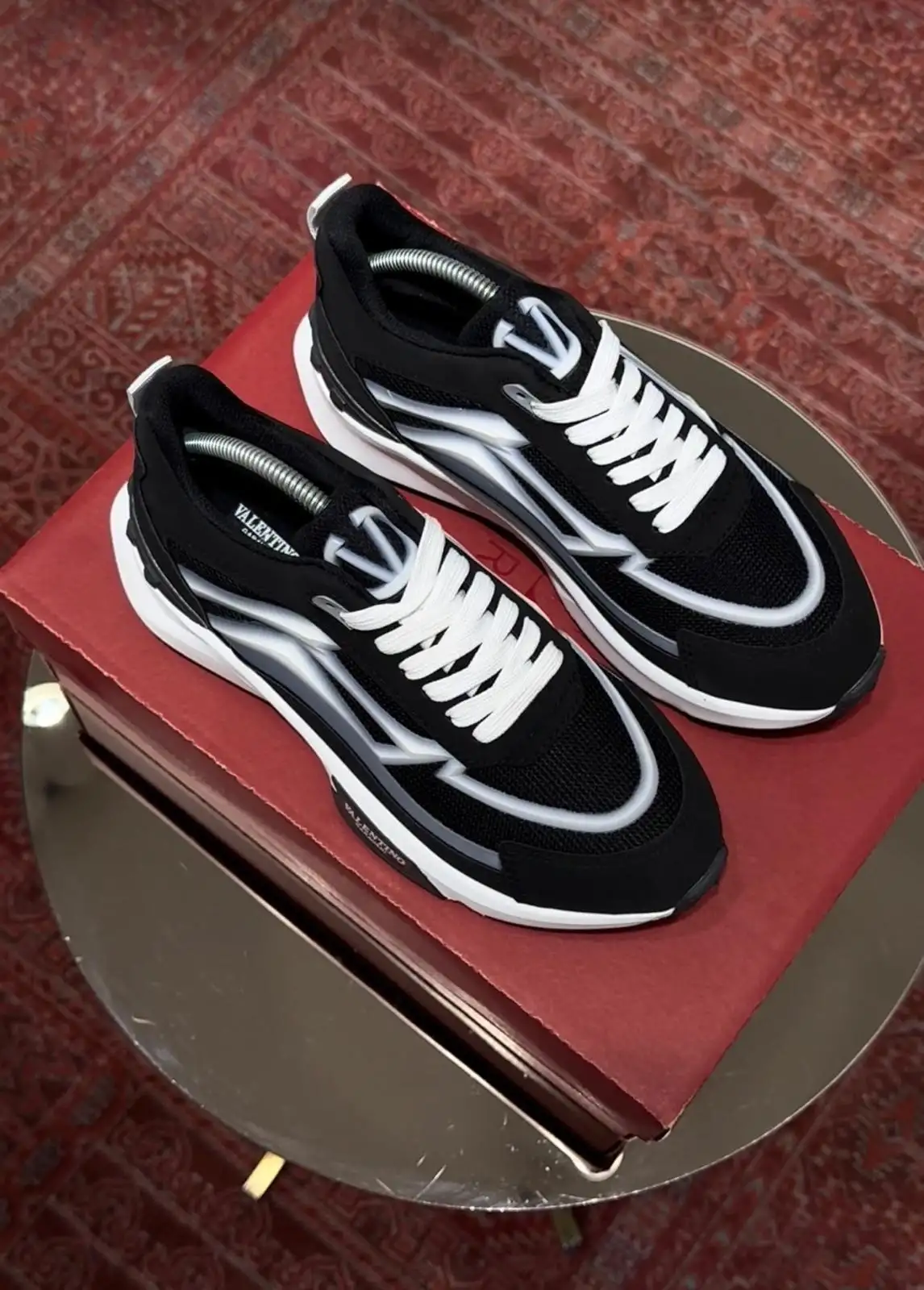 VALENTİNO GARAVANİ İMPORTEND