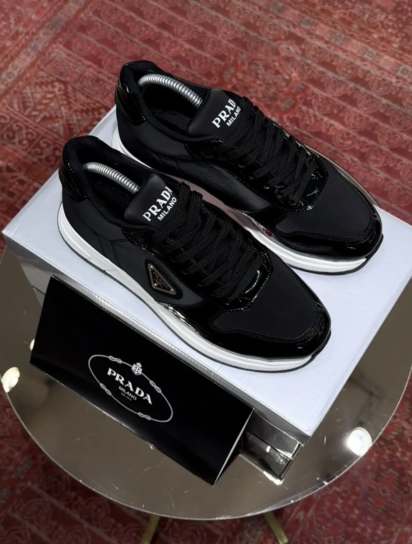 PRADA MİLANO SİYAH BEYAZ