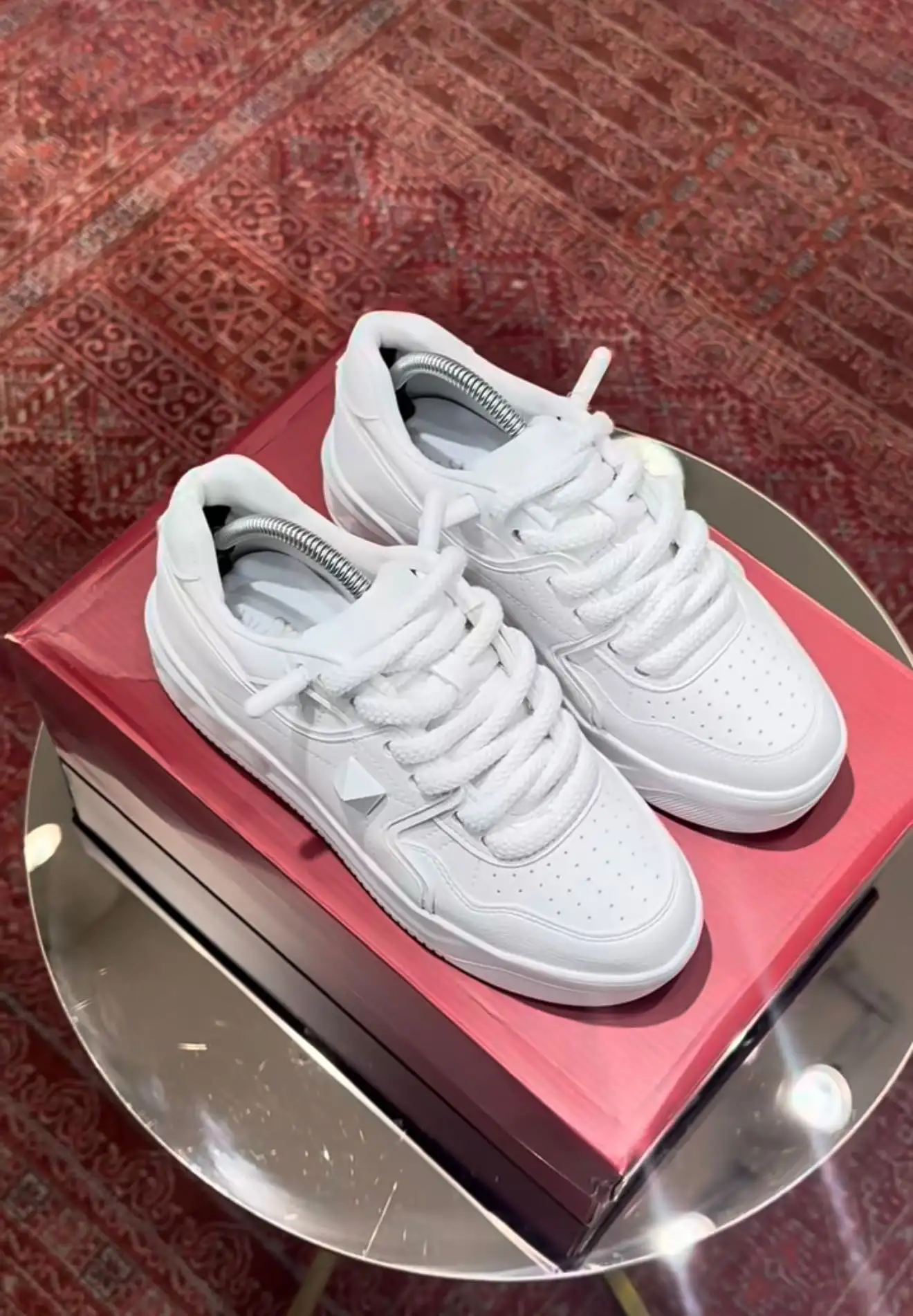 VALENTİNO GARAVANİ BEYAZ