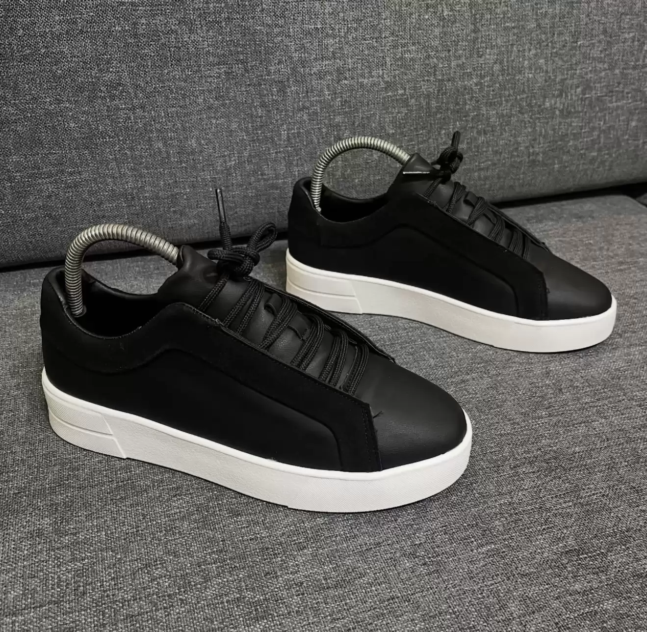 Bassic SNEAKERS