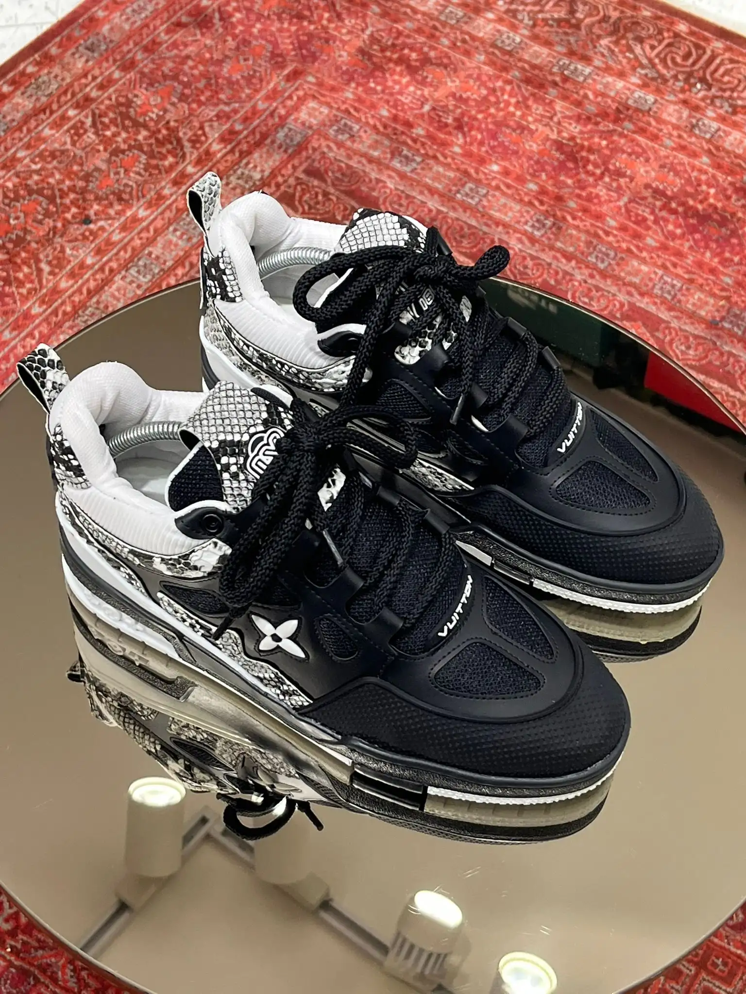 LOUİS WİTTON STAKE - SİYAH BEYAZ