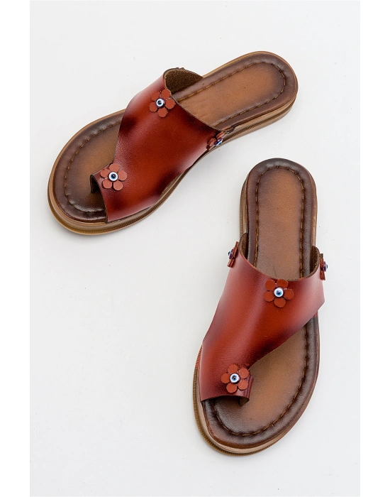 Angela Parmak Arası Çiçek Figürlü Deri Terlik