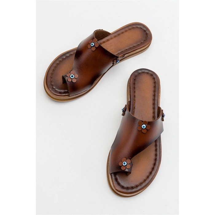 Angela Parmak Arası Çiçek Figürlü Deri Terlik